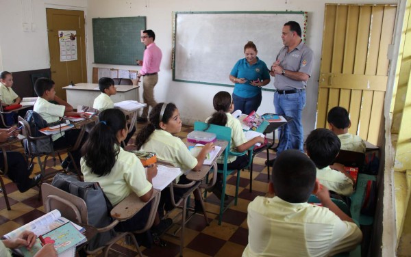 Después de 50 años reconstruyen escuela Paz Barahona