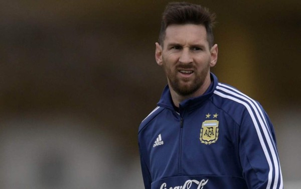 Denuncian a Lionel Messi por delitos de estafa a través de su fundación