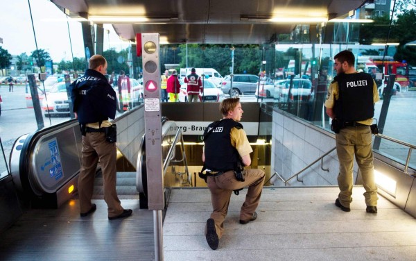 Tiroteo en centro comercial de Múnich deja al menos 9 muertos