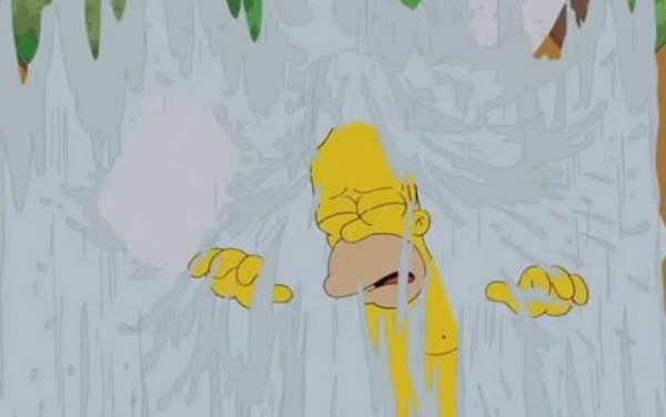 Homero Simpson sufre con el #IceBucketChallenge