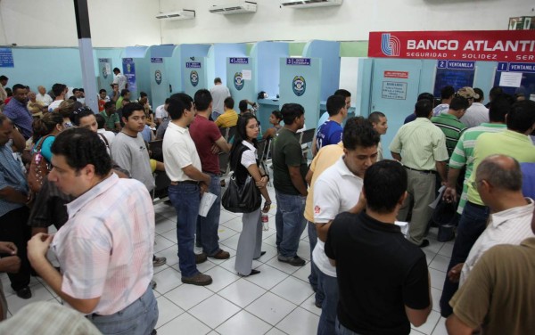 A medio vapor emisión de licencias en Tránsito