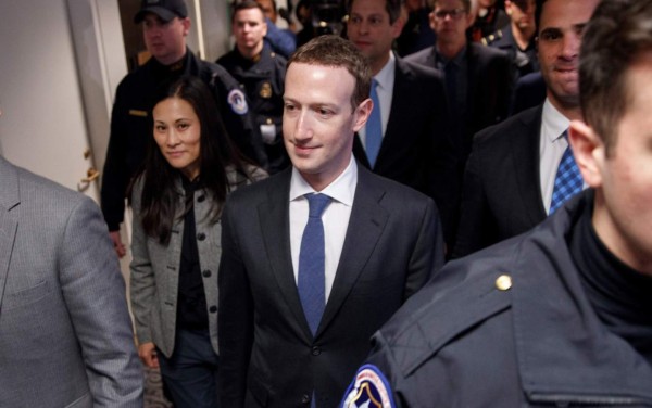 Mark Zuckerberg continúa su mea culpa ante el Congreso de EEUU
