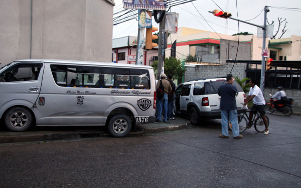 No hay quien responda por semáforos dañados