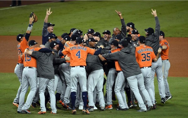 Astros se coronan campeones de las Grandes Ligas por primera vez