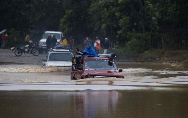 Eta está a 175 kilómetros de Roatán y con una trayectoria rumbo a Cuba