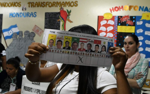 Hondureños cumplen con su compromiso patriótico