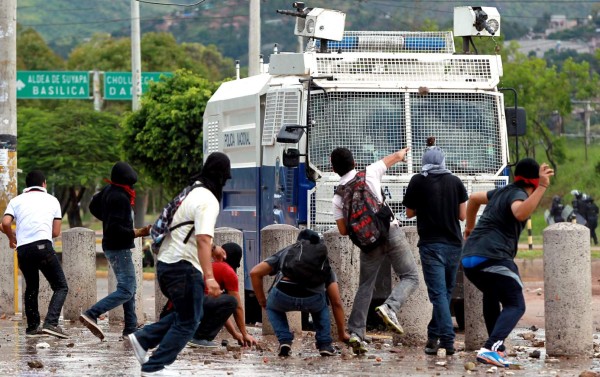 Violentos bloqueos en la Ciudad Universitaria