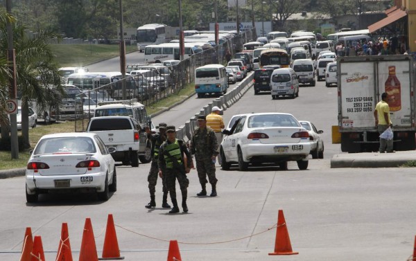 Operativo en terminal de buses en San Pedro Sula