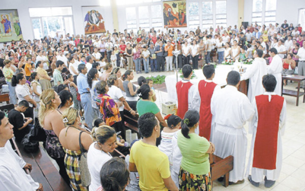 Recuerdan con fe aparición de la Virgen