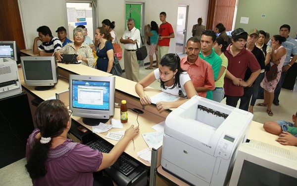Padres en contra de cobro por emisión de partidas de nacimiento
