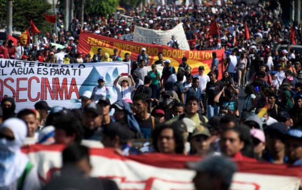 Se movilizan contra la privatización del agua en El Salvador