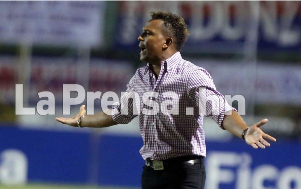 El Vida ratifica a Carlos Pavón pese a goleada sufrida ante Olimpia