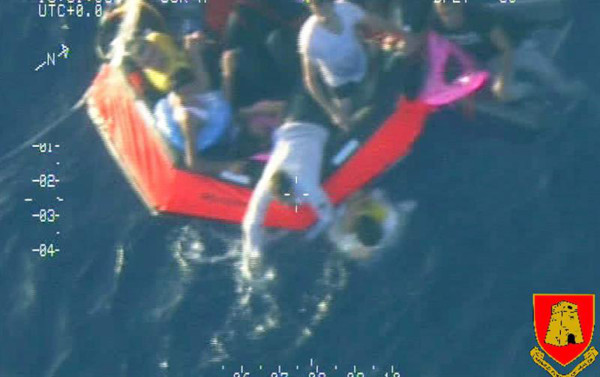 Nuevo naufragio cerca de Lampedusa se cobra al menos 50 muertos