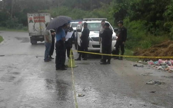 Encuentran cadáver de un hombre en carretera a Ticamaya