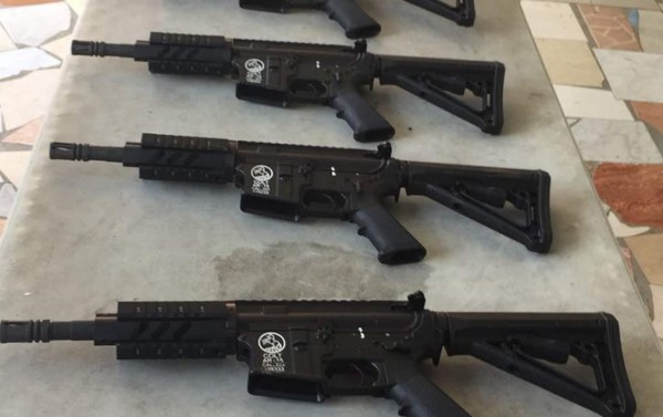 Arrestan a un hombre con armas de uso prohibido