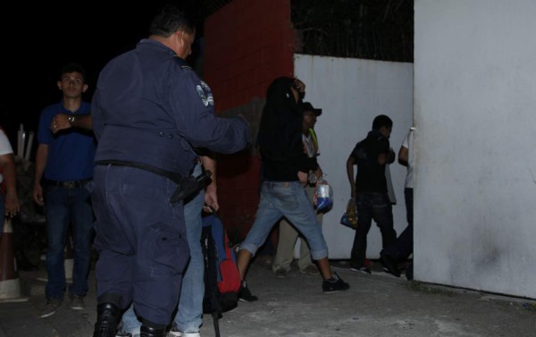 Inician deportaciones de madres e hijos hondureños desde EUA