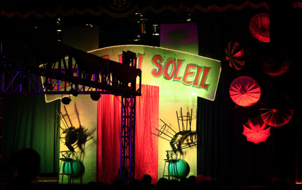 Modelaje de los senior de la Escuela Internacional Sampedrana