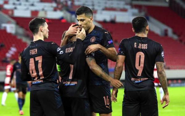 El Manchester City sigue a paso perfecto en la Champions League y venció al Olympiacos.