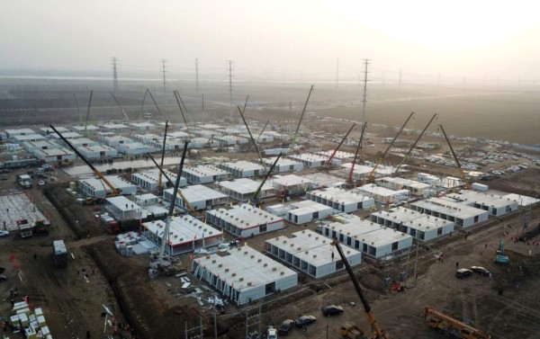 Ciudad china construye a toda prisa un enorme centro de cuarentena contra el covid-19
