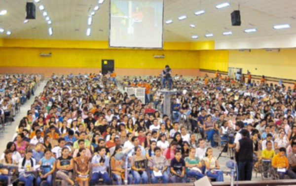 Jóvenes entregan sus sueños a Dios