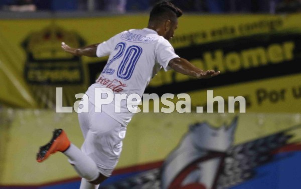 Olimpia sepulta el invicto del Real España y se adueña de la cima