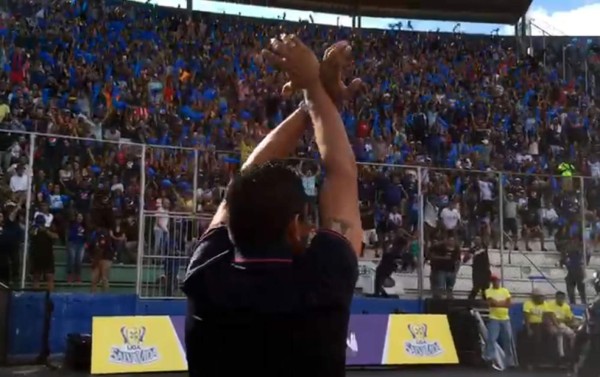 VIDEO: La ovación a Amado Guevara al llegar al llegar al Nacional para la Gran Final
