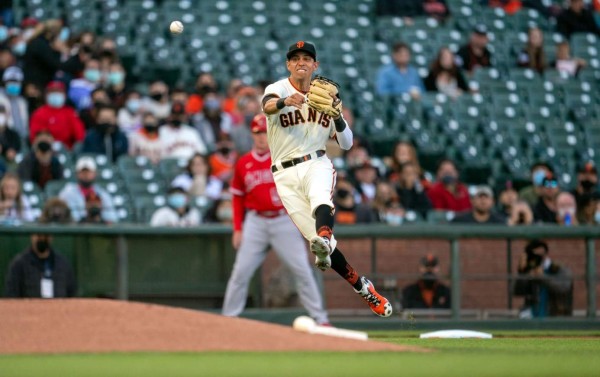 Mauricio Dubón y los Gigantes de San Francisco a duros juegos contra los Dodgers