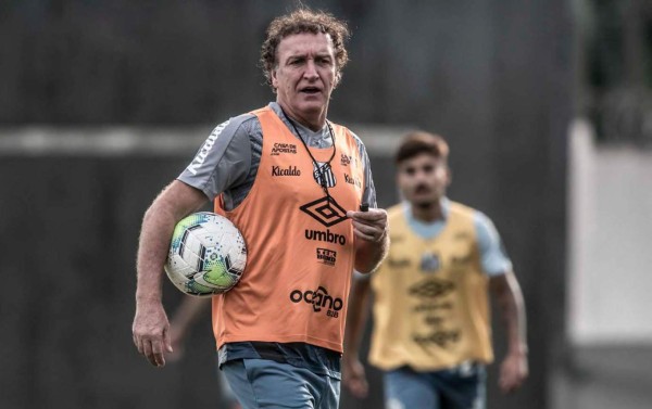 Entrenador del Santos de Brasil es hospitalizado tras dar positivo por coronavirus
