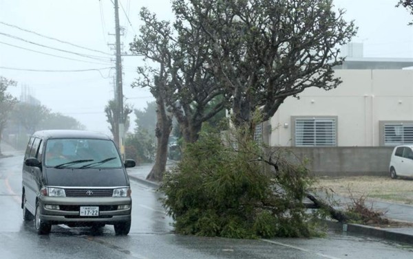 El tifón Trami obliga a cancelar más de 1.000 vuelos a su paso por Japón