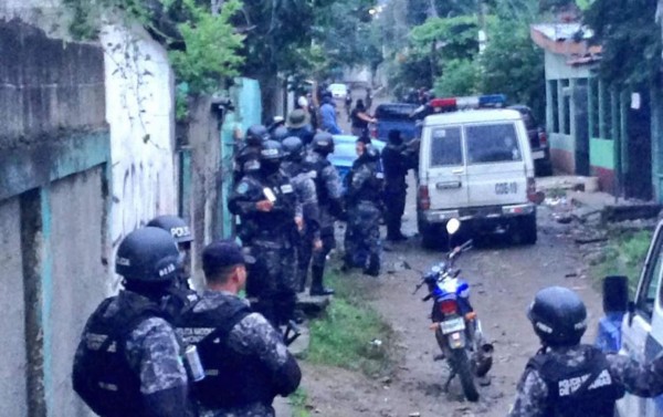 Allanan casas en La Unión de San Pedro Sula