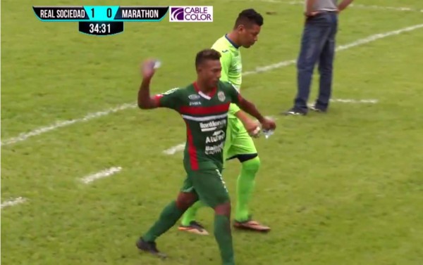 VIDEO: El berrinche de Joshua Vargas con Héctor Vargas por sacarlo de cambio