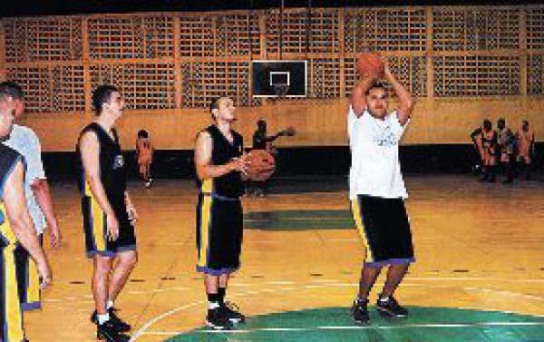 El campeón expone su invicto