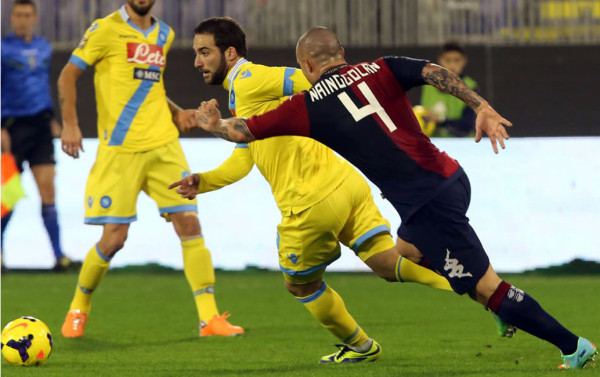 Higuaín da empate al Napoli con gol de penal