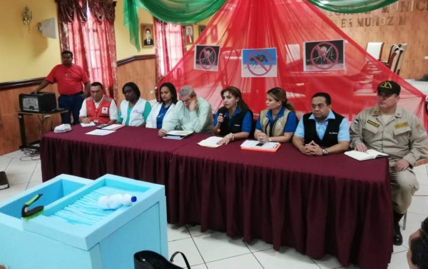 La Secretaría de Salud y la alcaldía de Choloma se declararon en emergencia por casos de dengue durante una conferencia de prensa.
