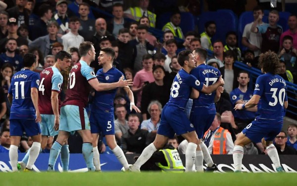 Chelsea y Burnley empataron 2-2 en Stamford Bridge. Foto EFE