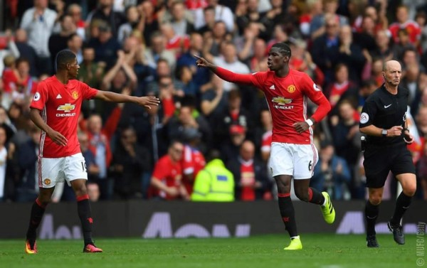 Manchester United resucita ante Leicester y Pogba se estrena como goleador