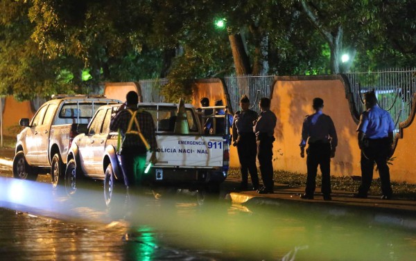 Lo bajan de carro y lo matan en el bulevar hacia el hospital Mario Rivas