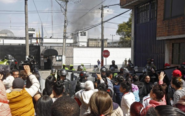 Motín en cárcel de Bogotá deja 23 muertos y 90 heridos