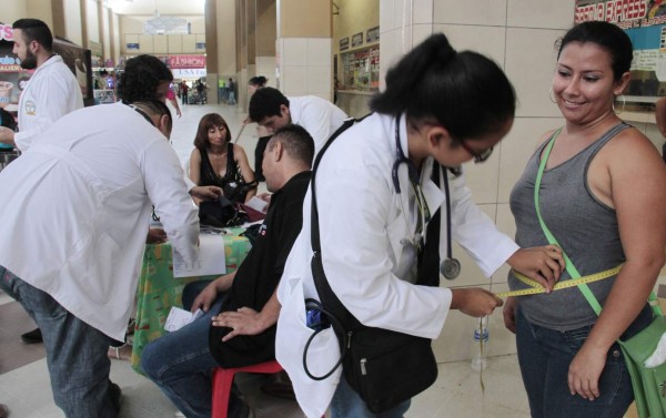Más de 7,000 personas se benefician con cuatro brigadas médicas en San Pedro Sula
