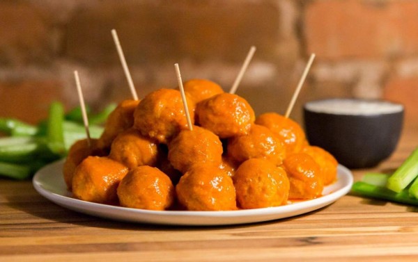 Albóndigas en salsa búfalo