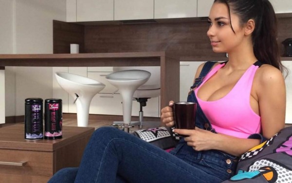 La sexi rusa que se derrite por James Rodríguez