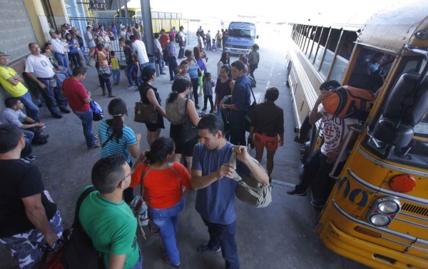 Masivo retorno de veraneantes por la Gran Central de Buses