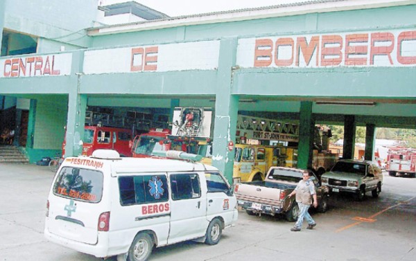 Crisis sigue 'quemando” a los bomberos en SPS