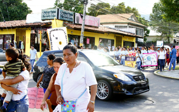 Caos en marcha de colegios por ausencia de Tránsito