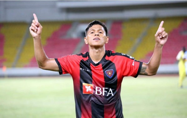 Bryan Moya sigue marcando goles con el Clube Desportivo 1º de Agosto de Angola.
