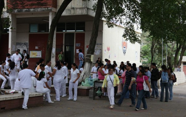 Universitarios hondureños se decantan por las ciencias de la salud
