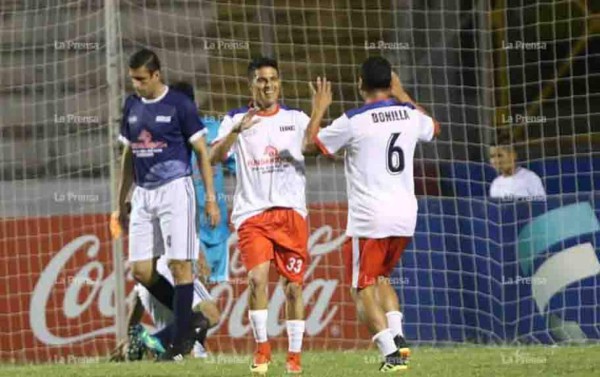Leyendas del Olimpia vencieron a las del Motagua en duelo benéfico