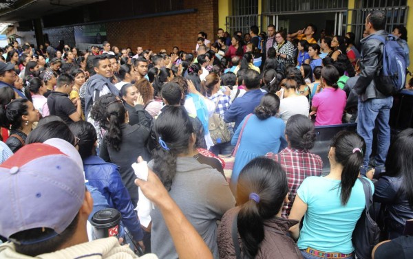 Con diálogo buscan poner fin a crisis en la Unah