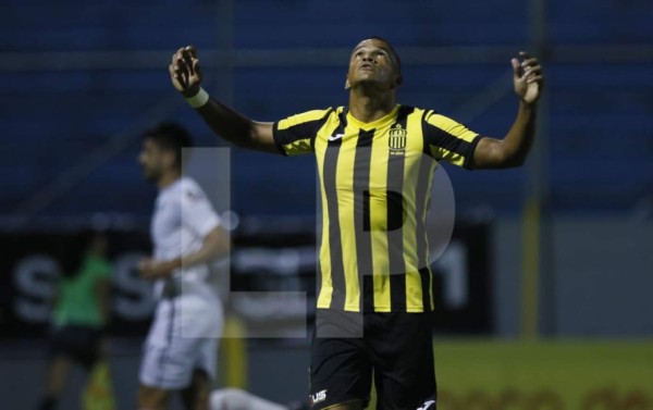 Real España ganó al Comunicaciones y acaricia la final de la Copa Premier Centroamericana