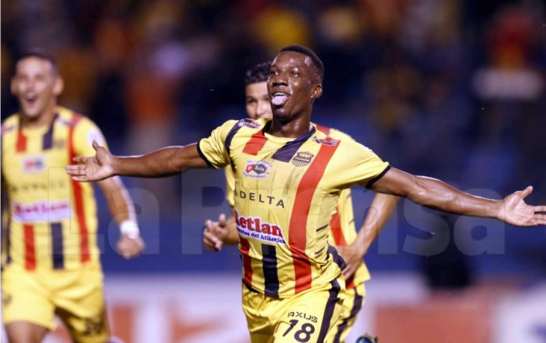 Real España golpea fuerte al Motagua y acaricia el título